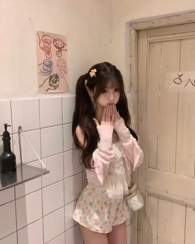 浦东白虎🐯07小萝莉刚破处 Gallery 6