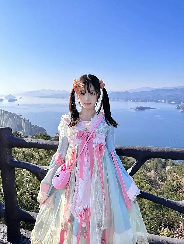 空降魔都小萝莉西西 真实07 刚破处 首次下海 Gallery 3