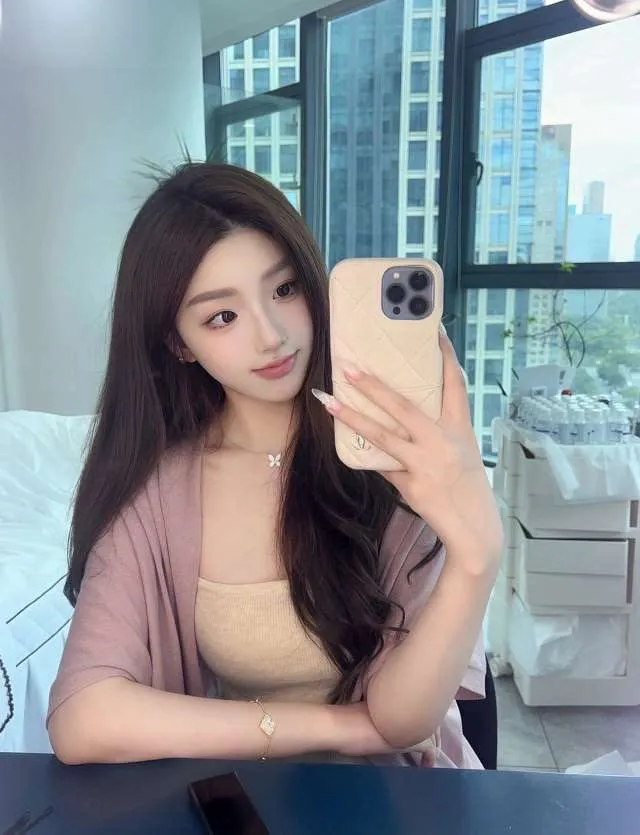 天空 💦嫩多汁😍 床上小野猫 Gallery 3