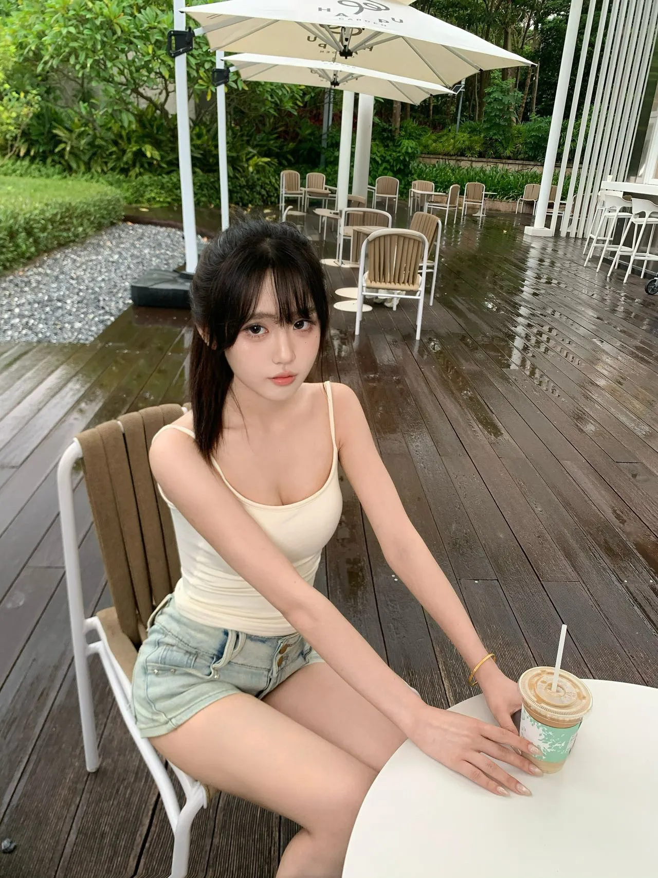 奔驰家浦东酸奶 童颜巨乳型 好看不腻 手感哇塞 Gallery 3