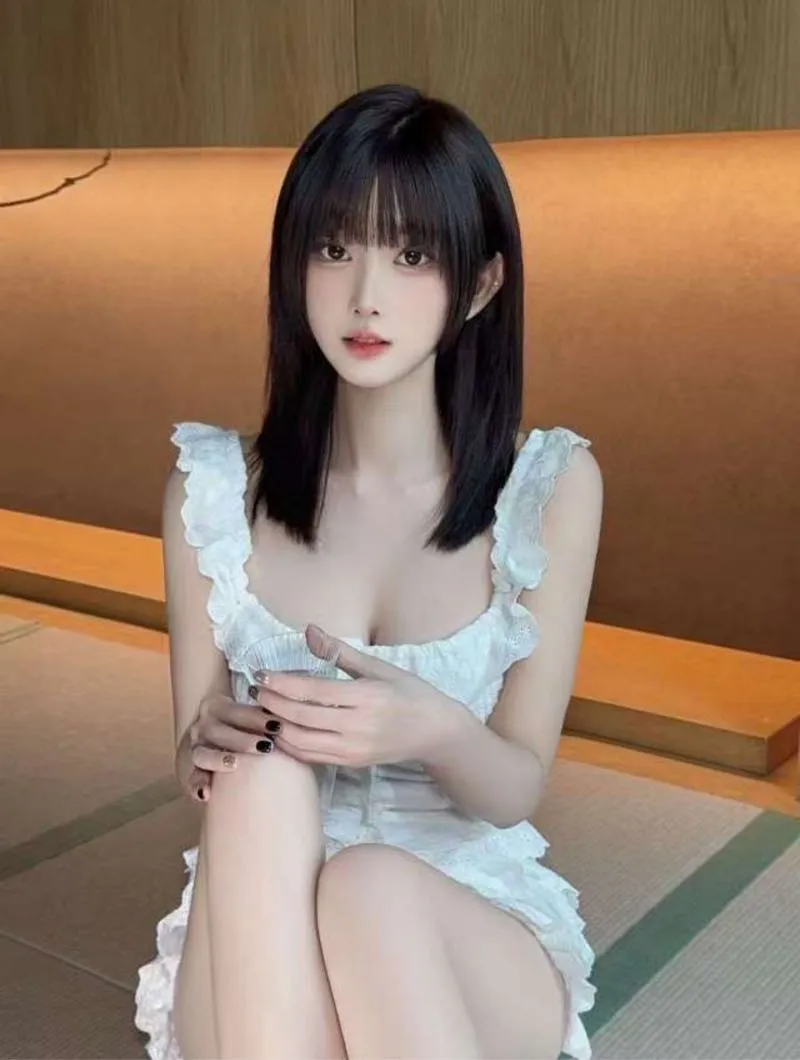 小y 典型的人瘦奶大 天使面孔 Gallery 6