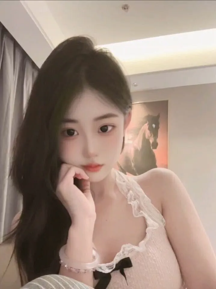 芙芙 刚下海嫩妹 小穴 JJ太大的受不了 Gallery 4