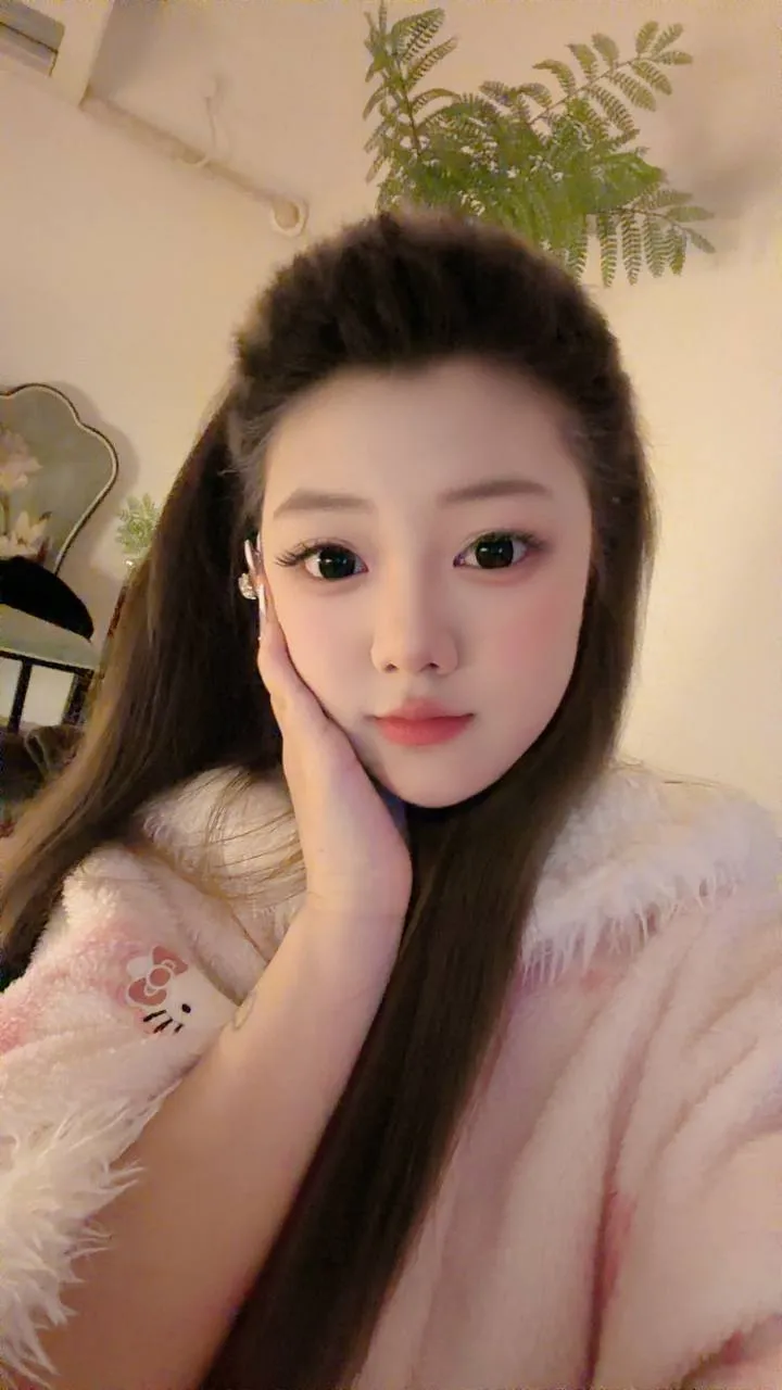 闵行希希 08后,乖巧懂事.会聊天.照骗赔一万