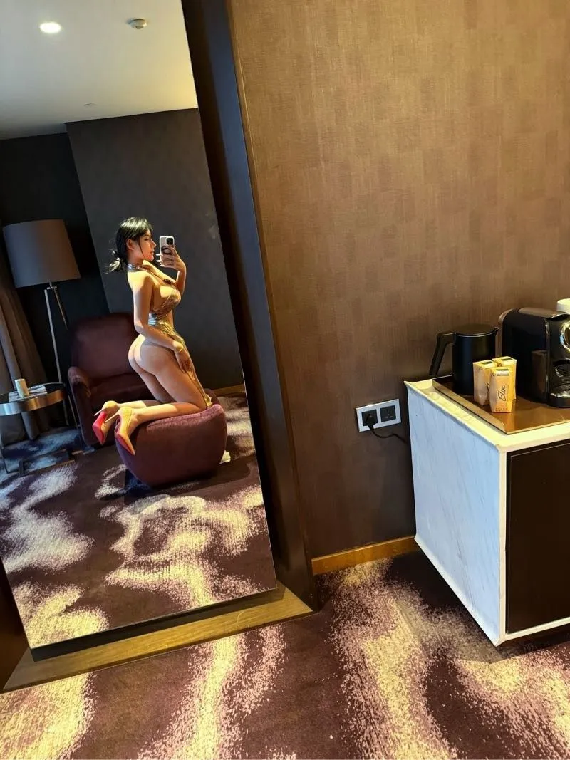 275新人大胸卡戴珊巨乳开 🏠3外5 Gallery 4