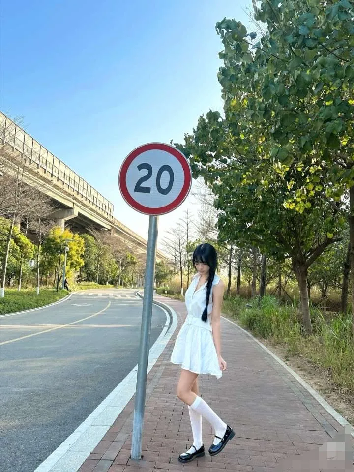 a631川音学生兼职短开 筷子腿美少女 Gallery 2
