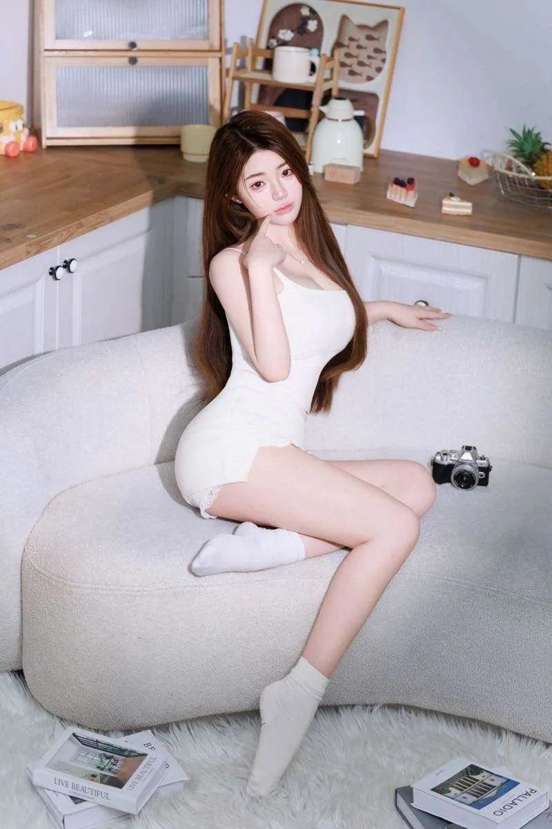 肤白奶大💦巨多 艾琳 童颜巨乳 Gallery 5