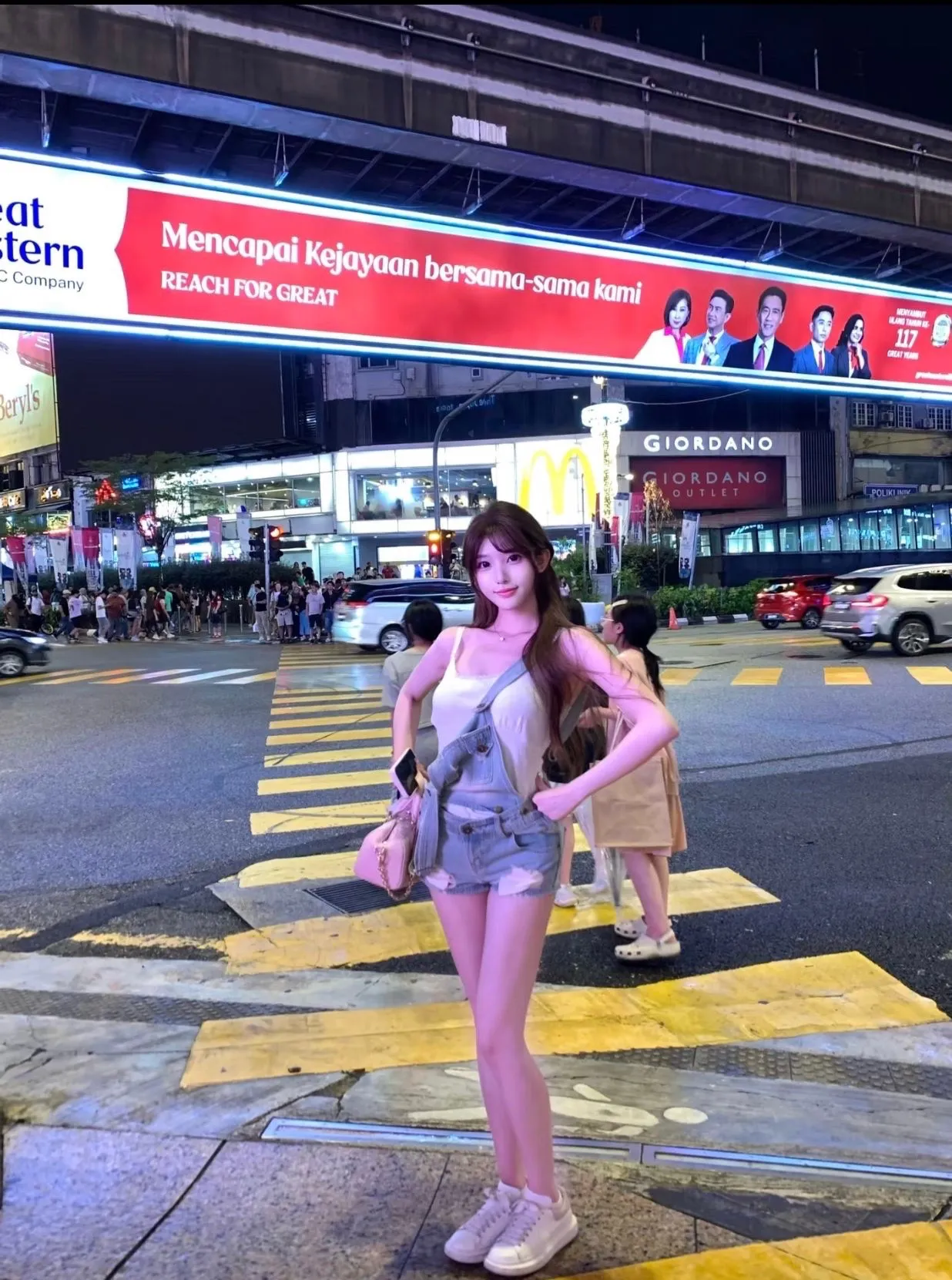 小甜妹 前凸后翘 白云 Gallery 4