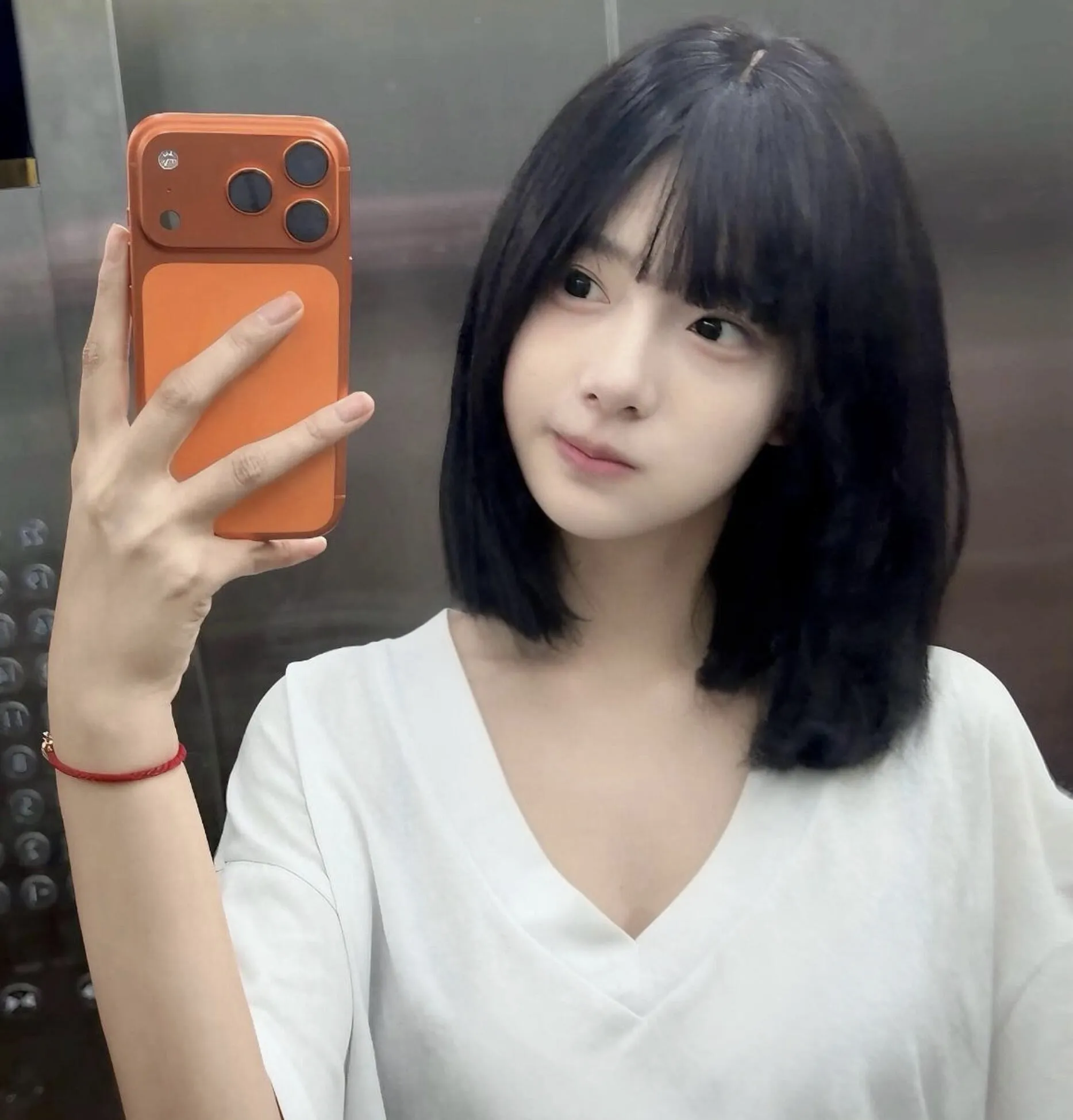 宝山 紫玉 刚下飞机 新到嫩妹