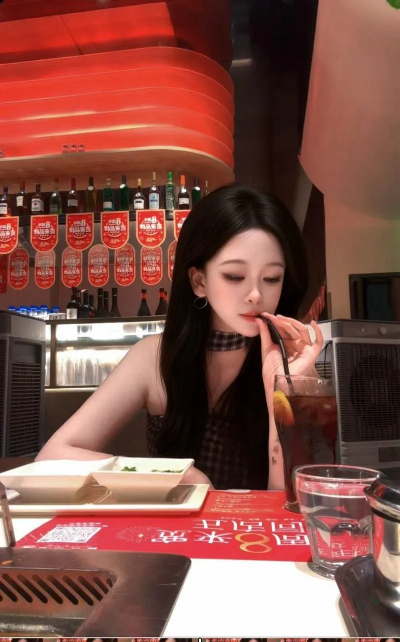 徐汇❤️灵灵 真实18嫩妹首次⬇️💦 真人真照 Gallery 4