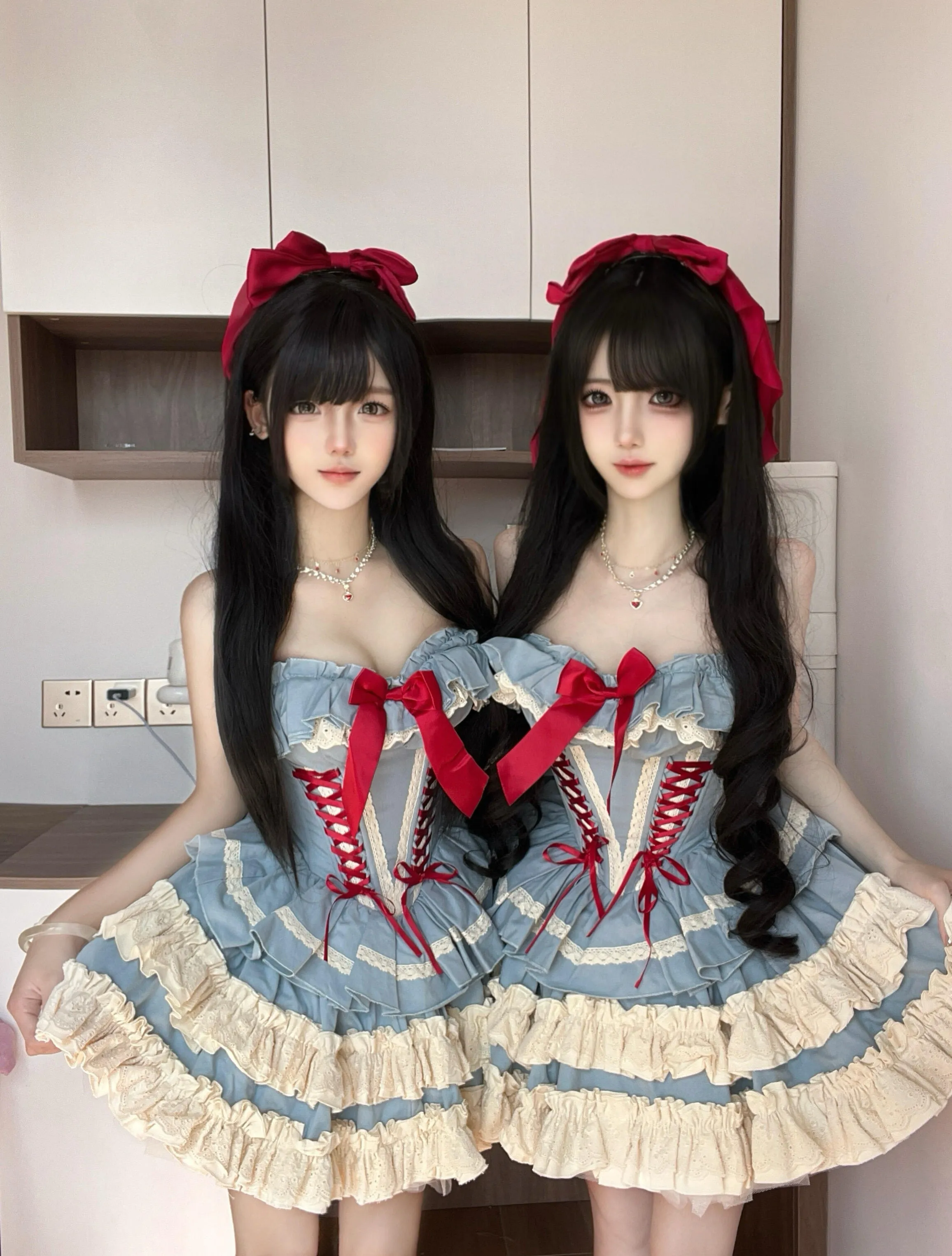 美莹美娜 姐妹花等哥哥来采摘 Gallery 2