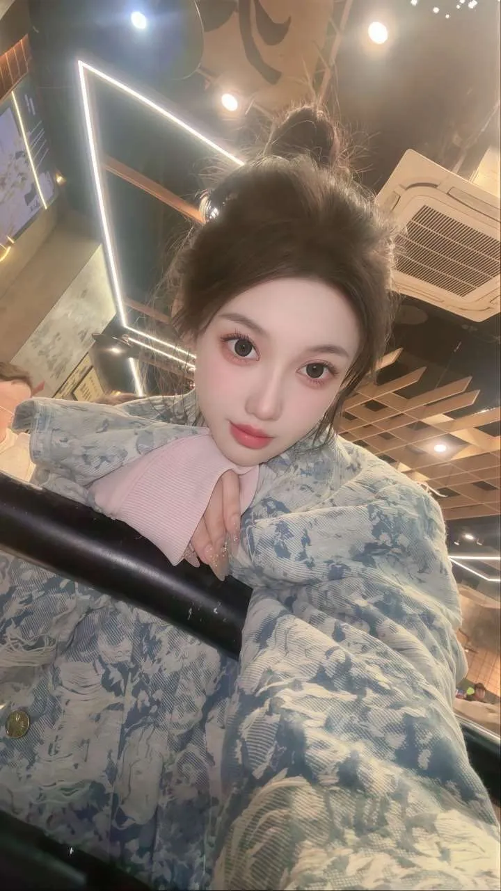 闵行亮亮 刚下海只为贴补家用 欢迎大哥来救赎 Gallery 4