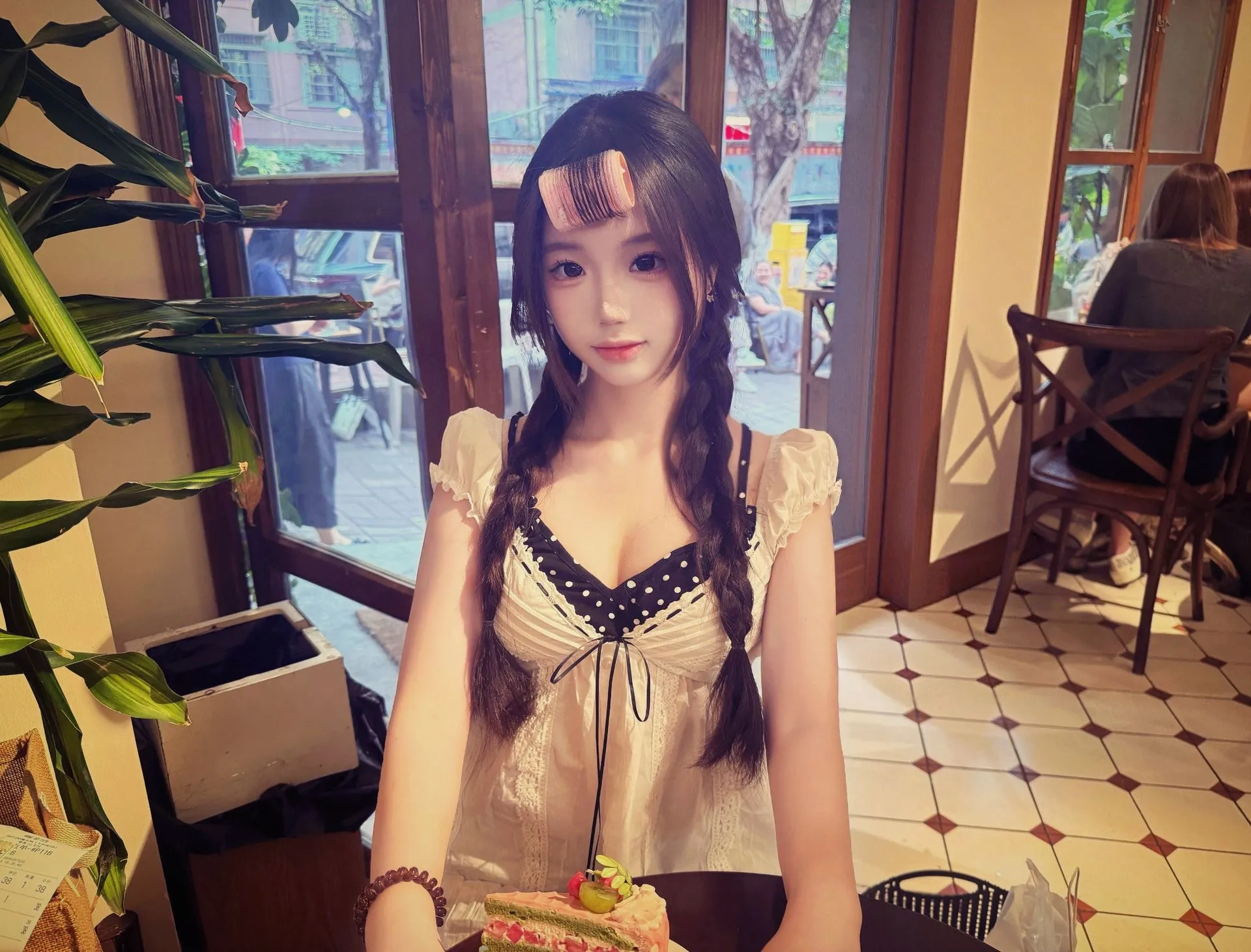 青莲 小巧玲珑看着就有保护欲