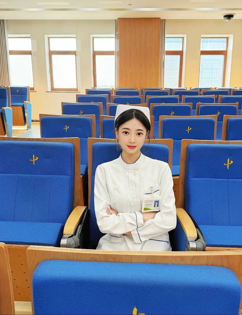 小岚 刚下海护士兼职 气质脱俗 Gallery 5