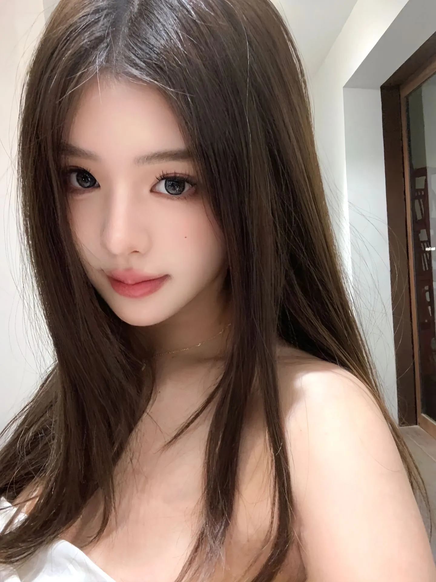 新人兼职眠眠 肌肤粉嫩易滑手 小穴水多不沾手 Gallery 1