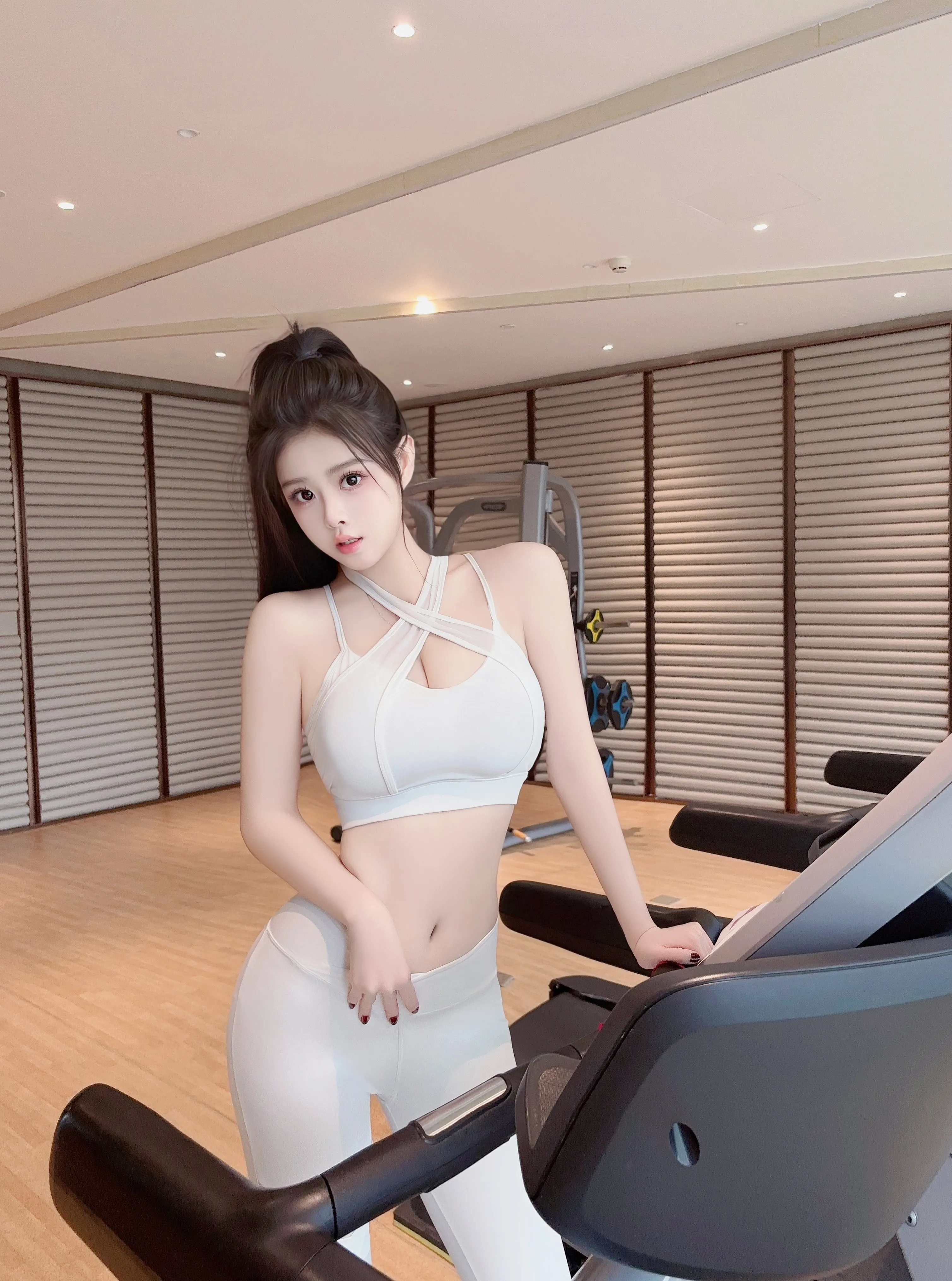 闵行美瑶 纯新人高牌白虎净身高175 Gallery 1