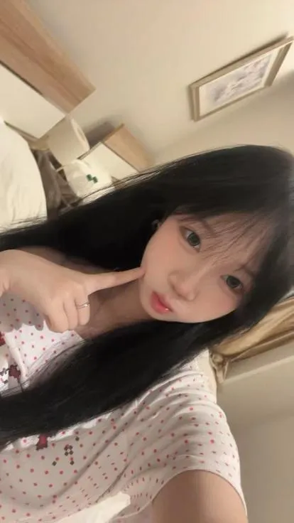 徐汇 琳琳 真实18嫩妹 刚破处 真人真照 Gallery 1