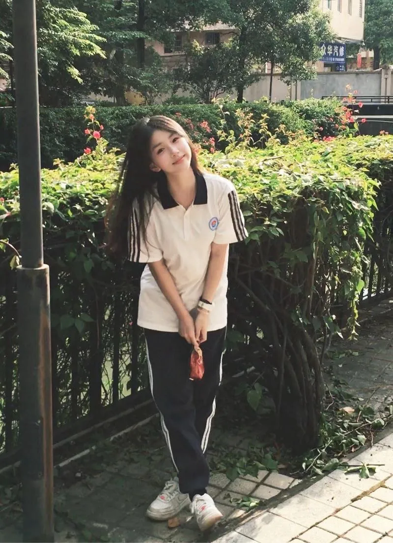 刚出校园 清纯高中生 李佳彤 粉嫩甜心 Gallery 5