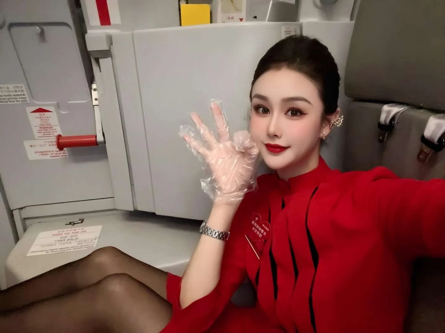 静安空姐爱丽  大E 白虎 sm 潮喷