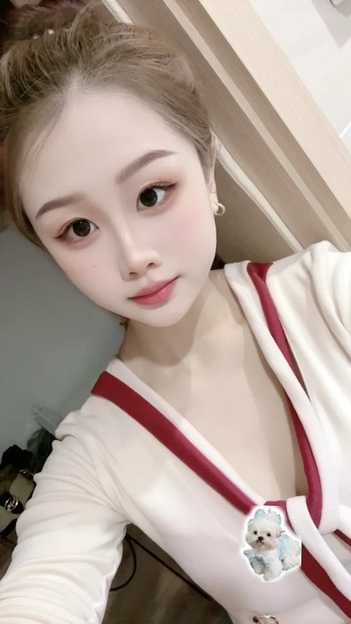 清纯小白学生兼职六六