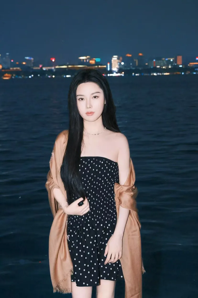 95，小A8气质美女少妇型，兼职人妻 Gallery 3