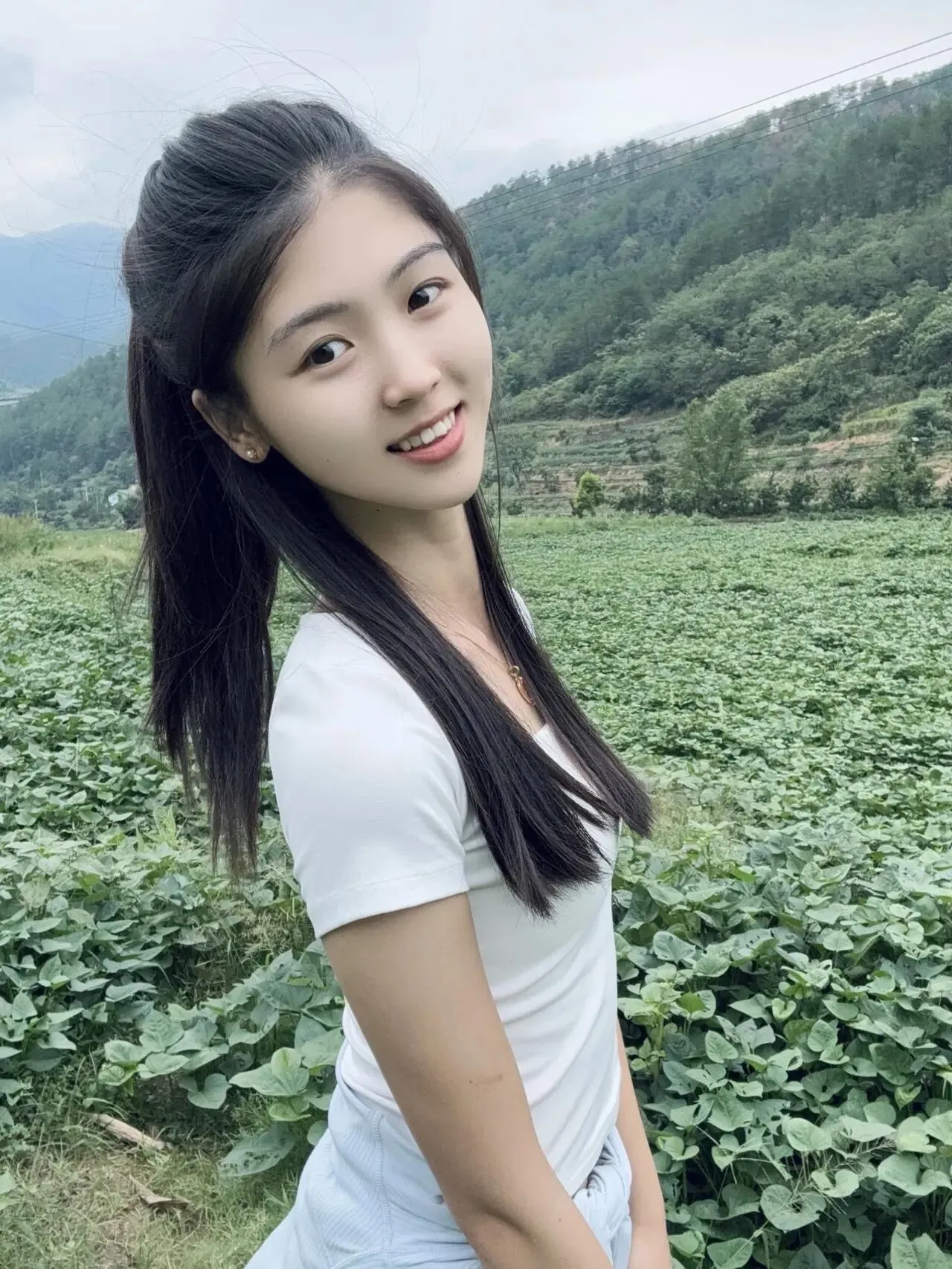 莹莹 农村小女孩初到沪上 🈚️无风尘气息