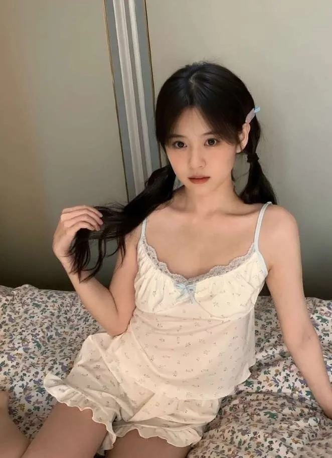 余元元自拍照无差距(青春学生妹)