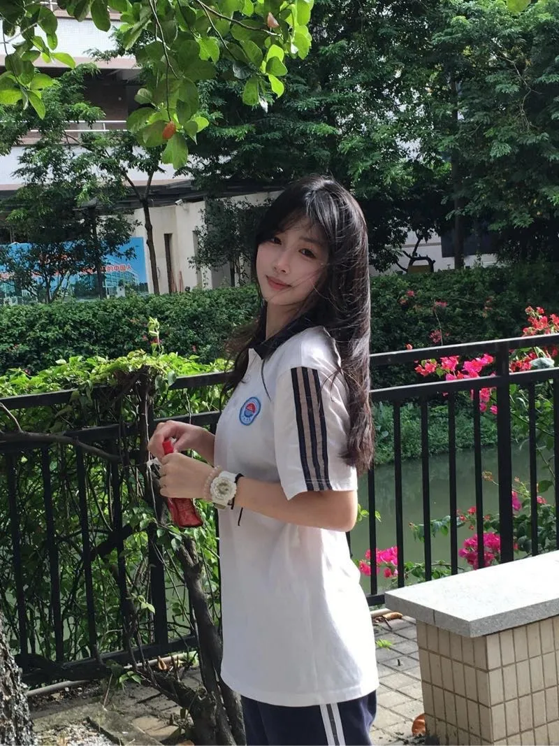 刚出校园 清纯高中生 李佳彤 粉嫩甜心 Gallery 6