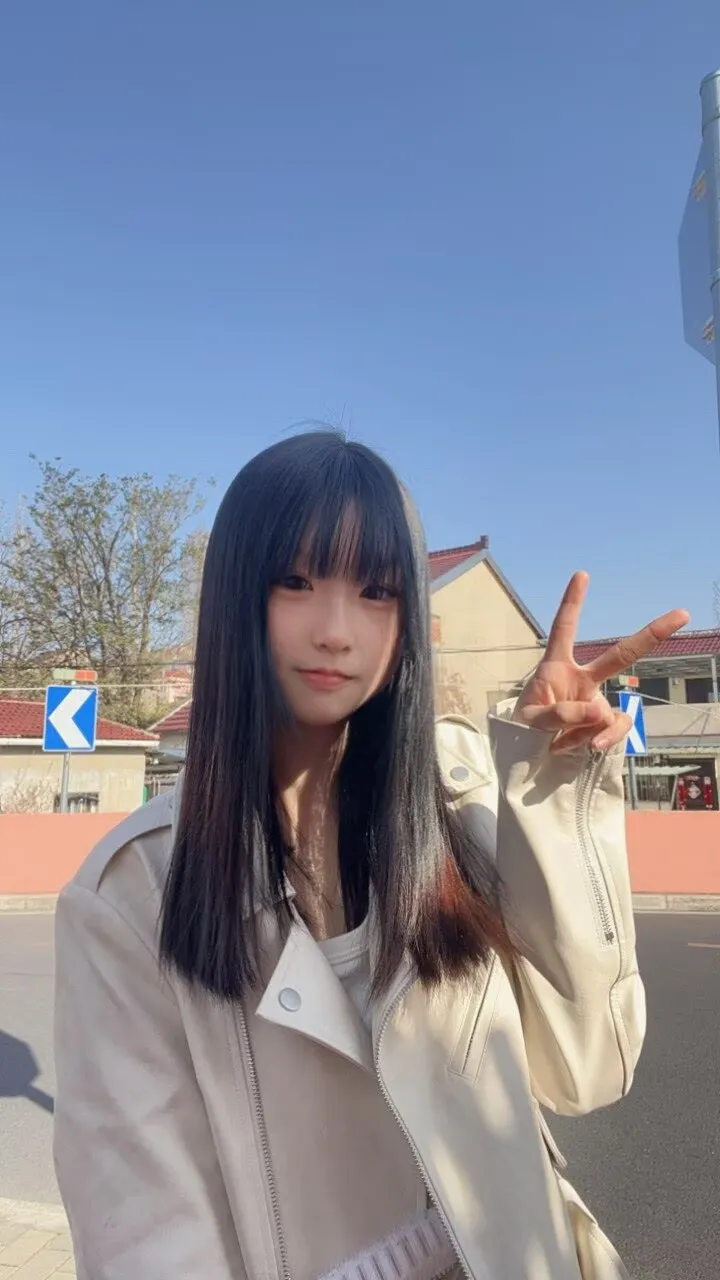 浦东 08纯天然小白虎丹丹 一线天刚破处 Gallery 2