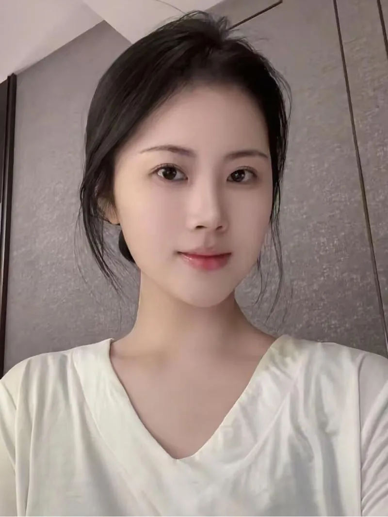 郝燕，外表可人温柔是骨子里的 Gallery 4