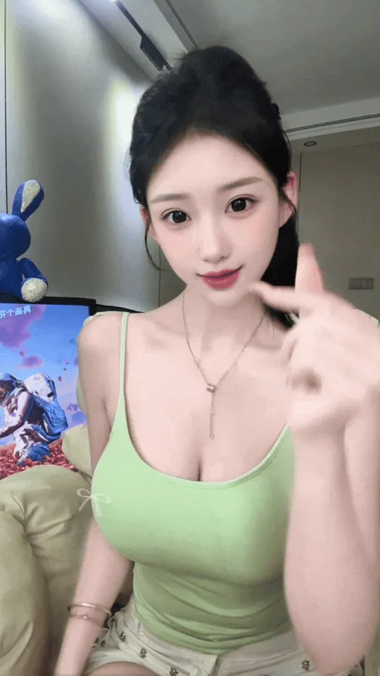 三林舒舒（上海华东师范大学生）