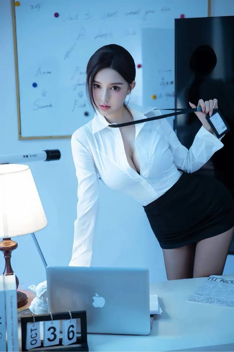 关彤 乳此之大 一手握不下 D🐻 Gallery 5