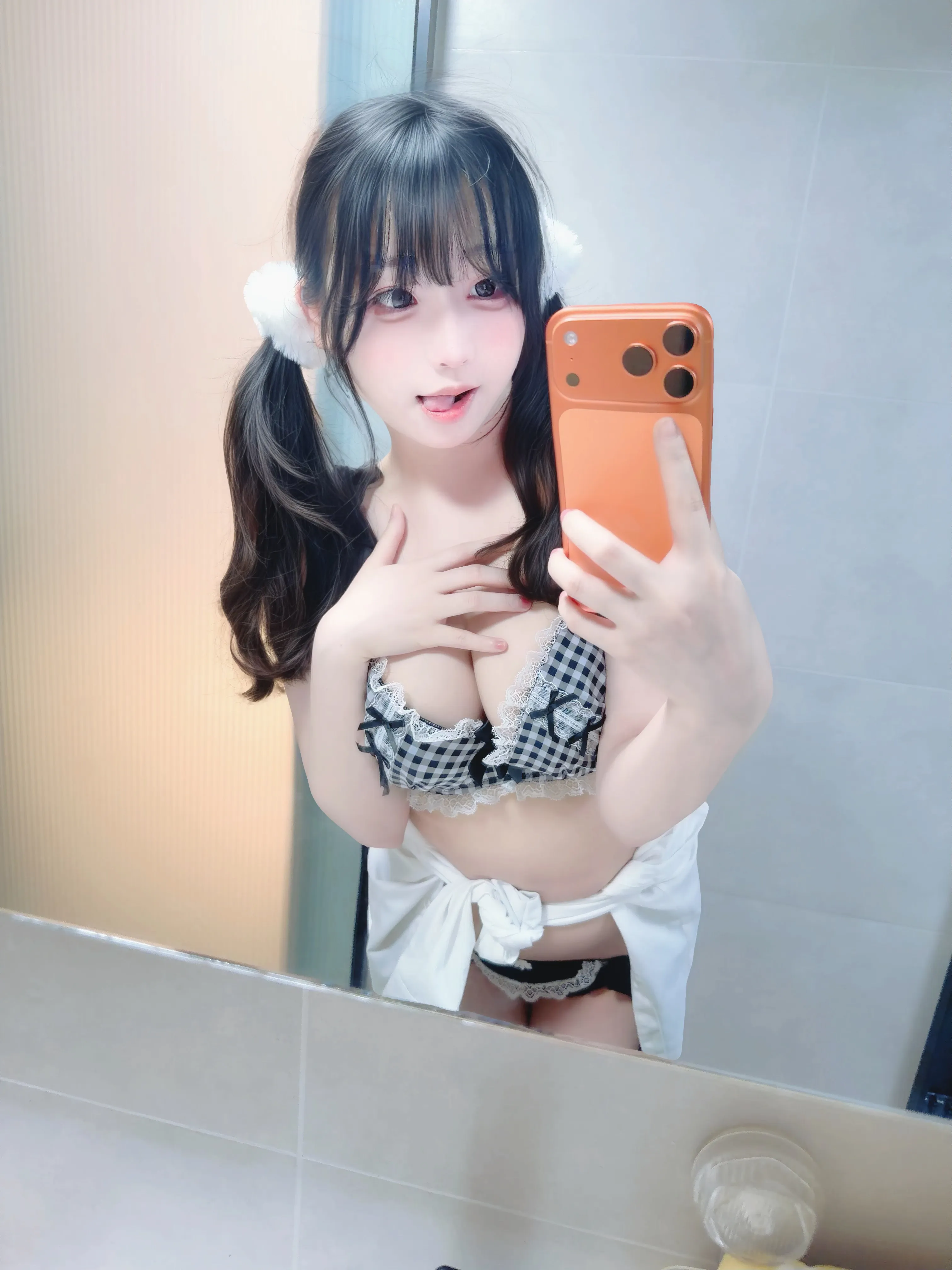 a577长宁童颜巨乳萝莉 Gallery 4