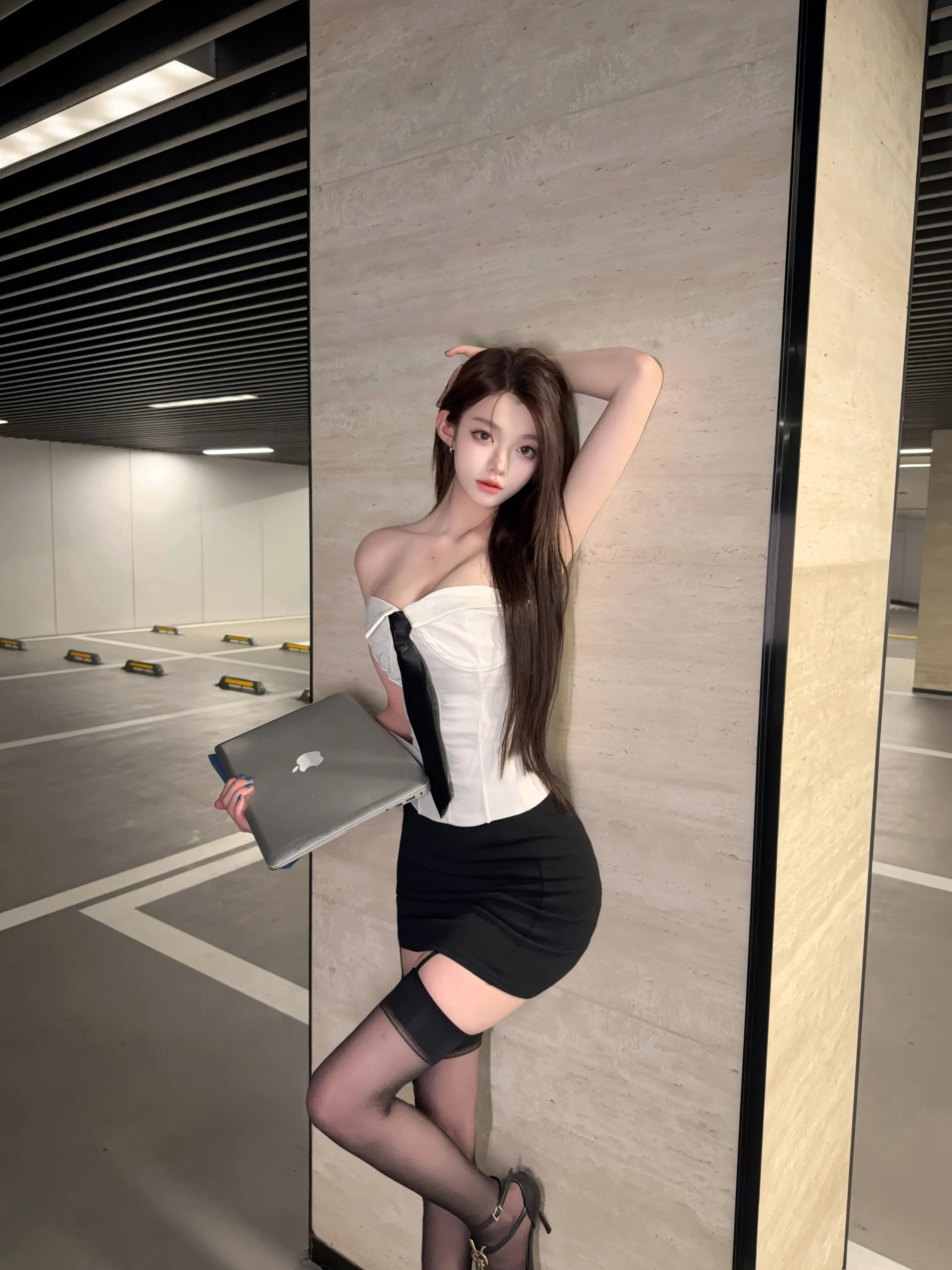 男人装杂志模特雨桐短暂兼职（私处粉）