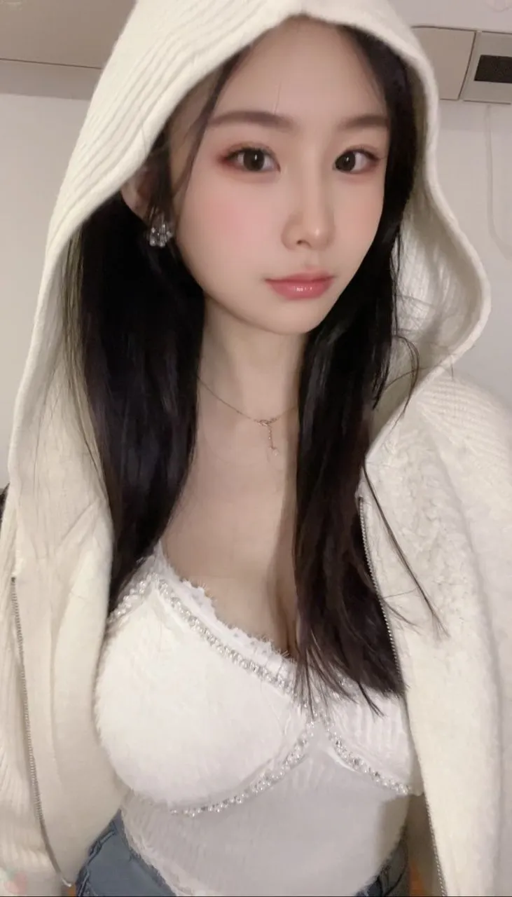 播音系大学生 皮肤雪白 纯欲女友款