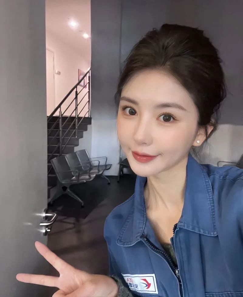 y178🦜南航空姐，东航制服也有 Gallery 1