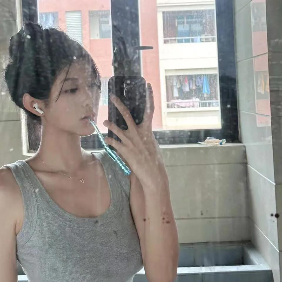 黄埔小网红 在校女大校花兼职 Gallery 1