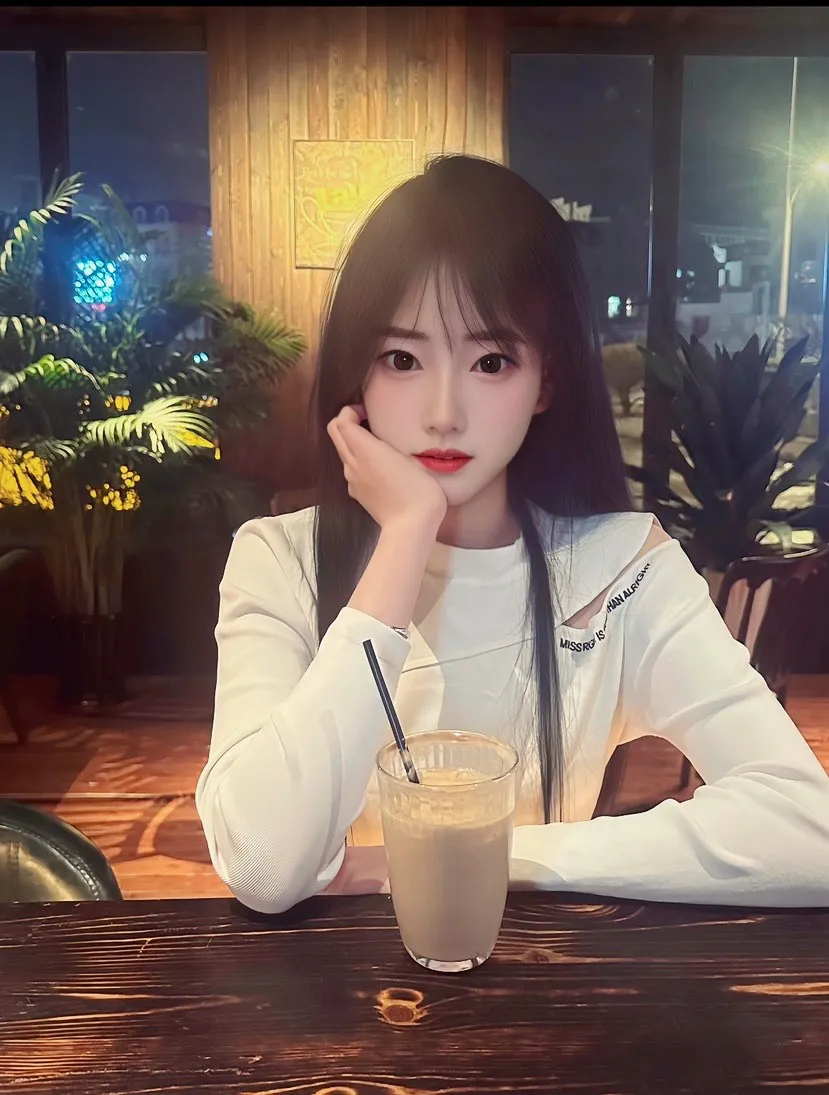 浦东小九   大学生兼职，气质白小纯