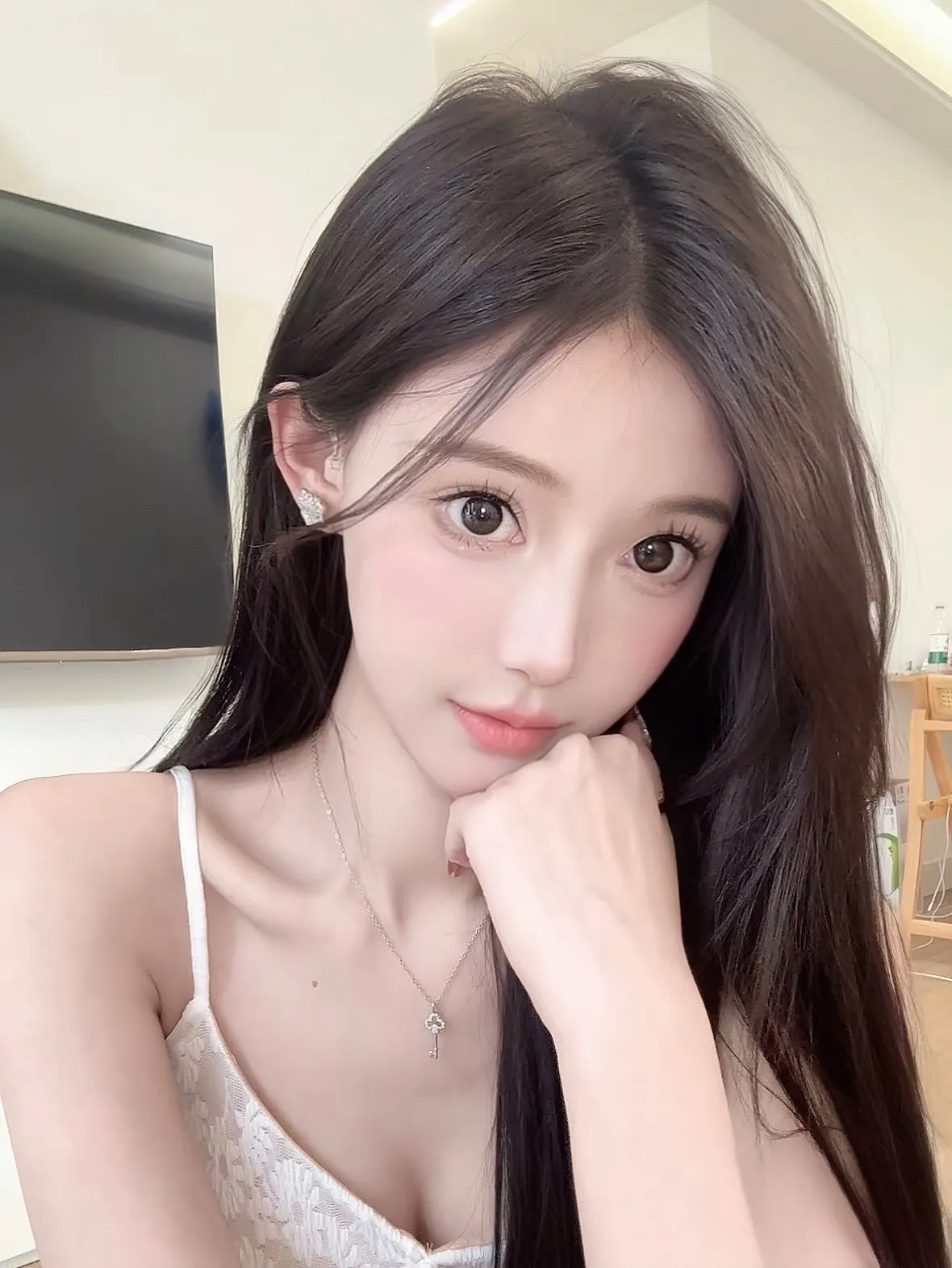 德芙🐰冷白皮艺术生兼职跳舞很好看