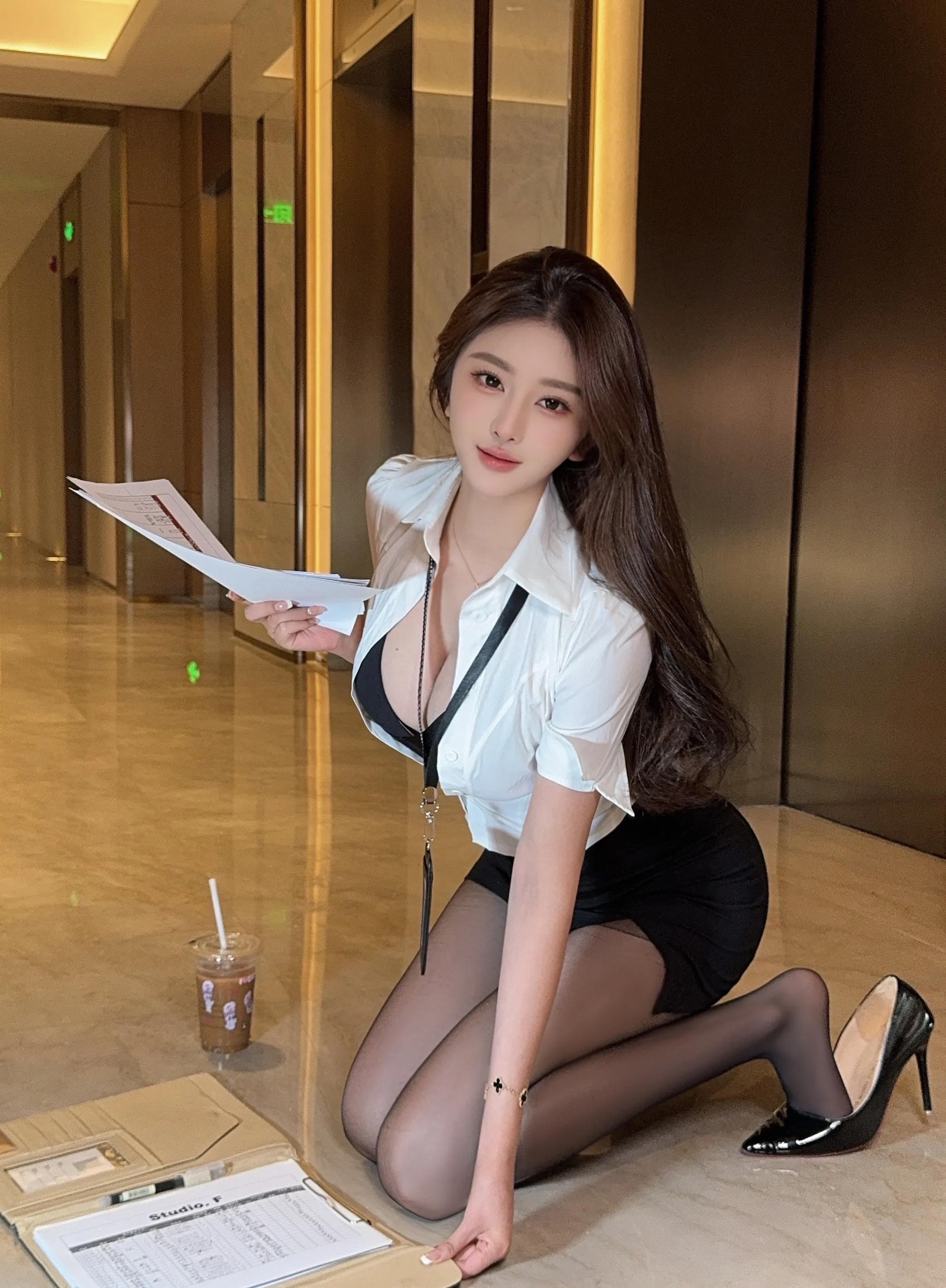 果果肤白貌美大长腿。 Gallery 4