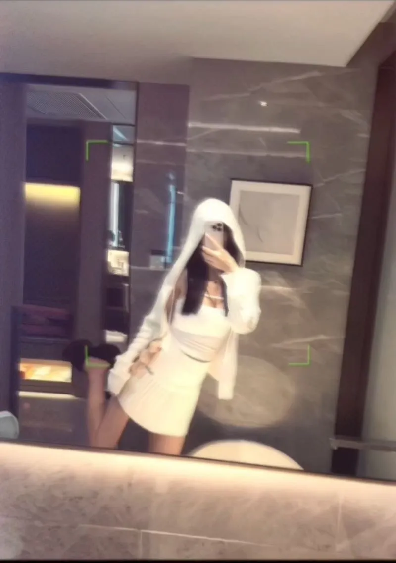 浦东喵喵 💕 人瘦奶大 粉嫩逼逼 Gallery 6