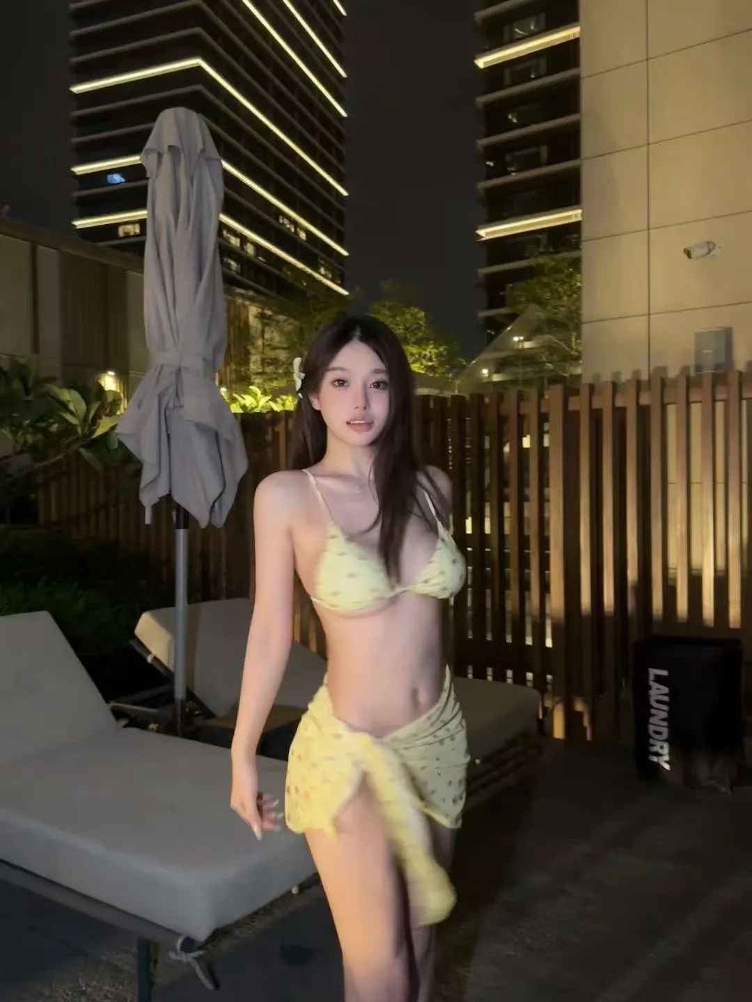 大灯肥臀白虎 Gallery 1