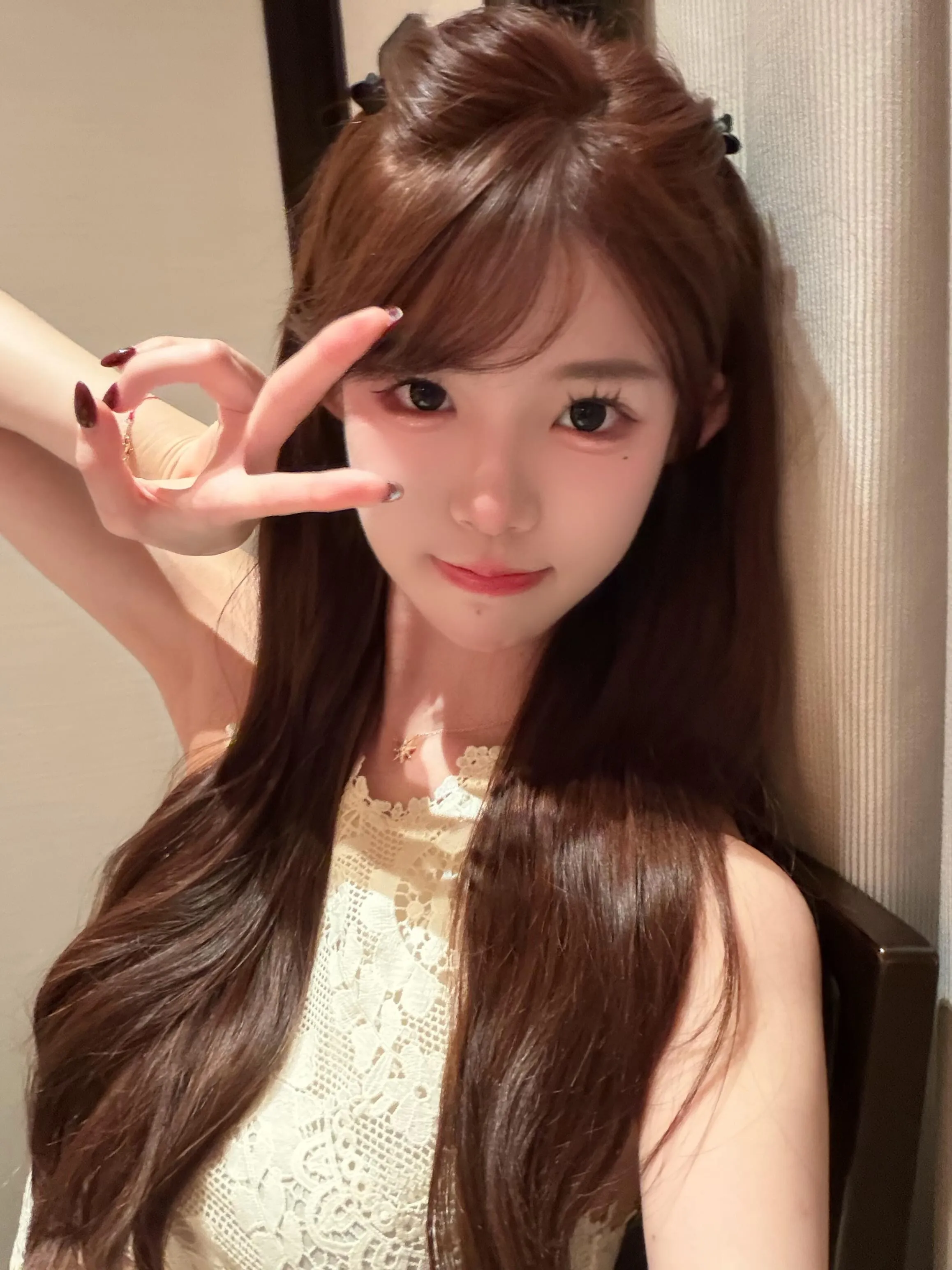 琉琉，混血儿萝莉刚破处下海紧致水汪汪粉嫩