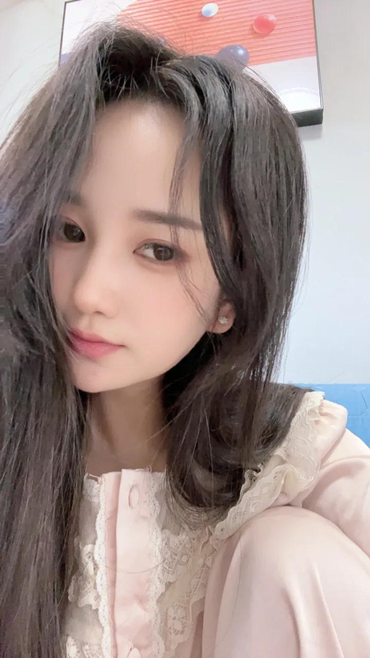 闵行青柠白小纯首次下海纯自拍 Gallery 6