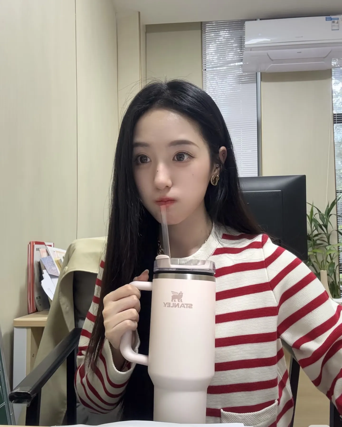 实习老师小天，邻家妹妹短期下海紧致水汪汪 Gallery 1