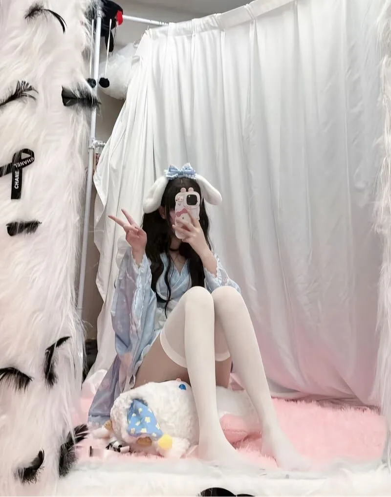 极品粉嫩妹 露酱 请温柔对待 Gallery 3