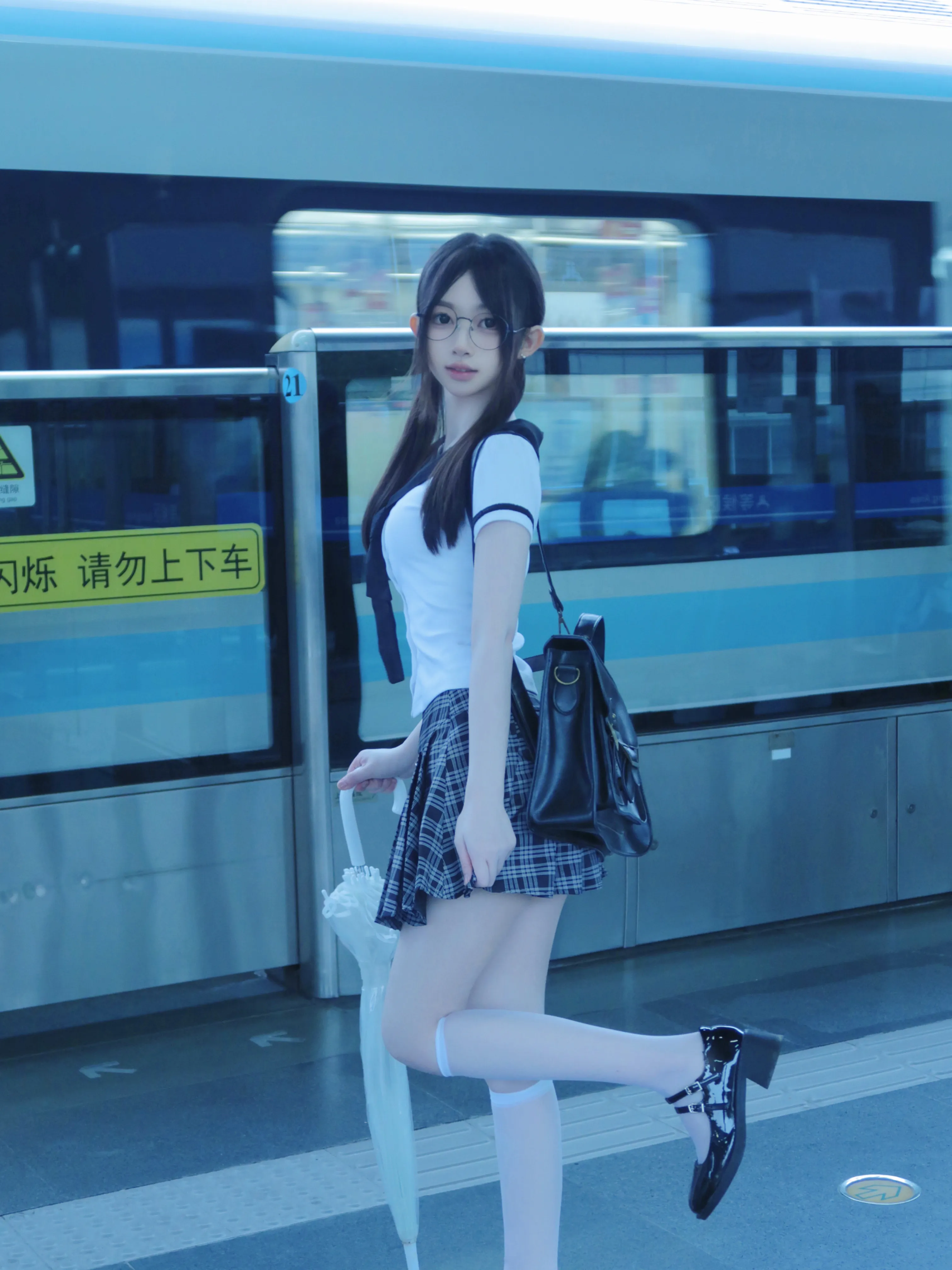 小饺子萝莉白虎一线天 Gallery 5