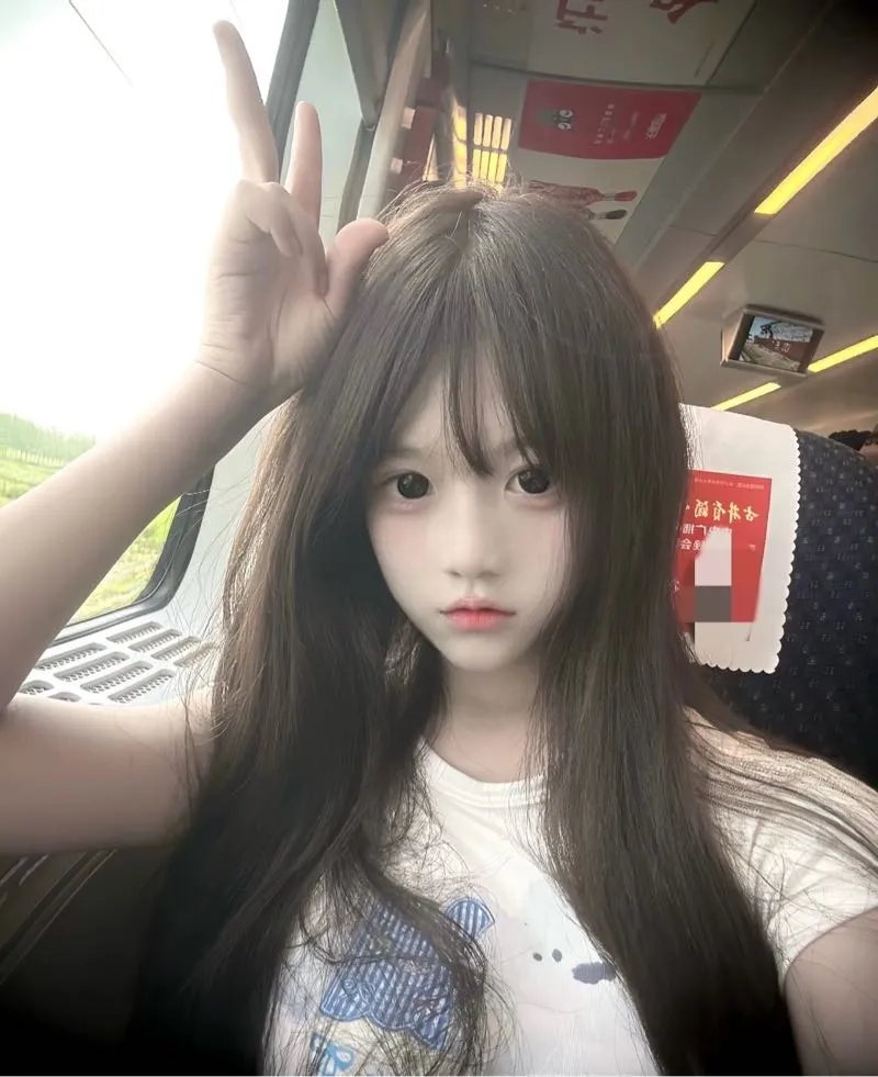 萝莉女孩 梦梦 天生白虎 Gallery 4