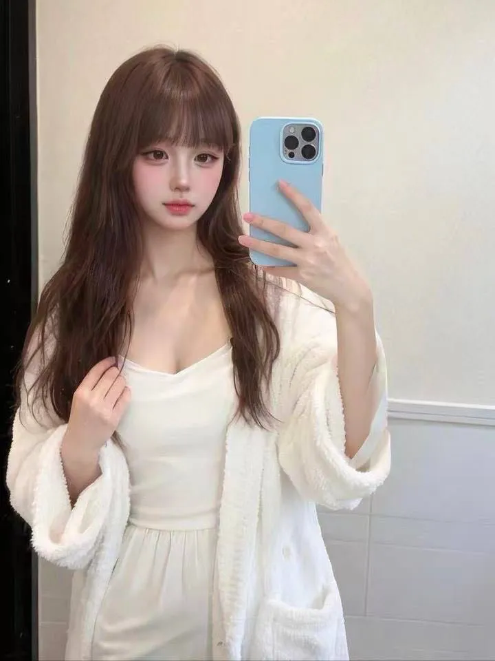 上海童颜巨乳 Gallery 1