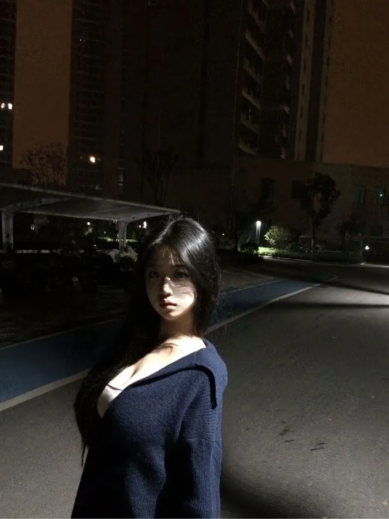 伊伊 臀翘适合打桩求较量 Gallery 4