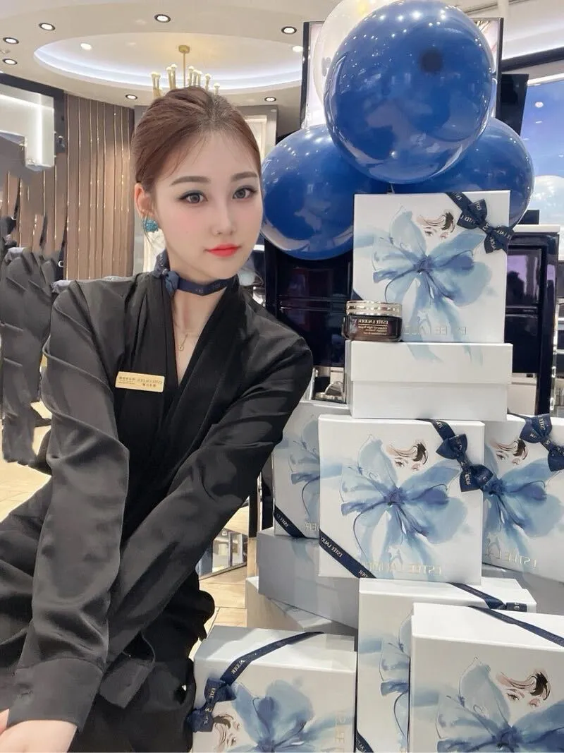 雅斯兰黛金牌销售 小鹿 兼职下海,还是小白虎 Gallery 6